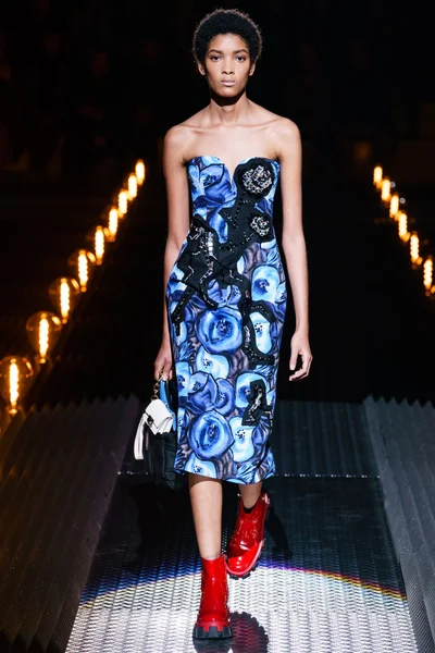 Look 30